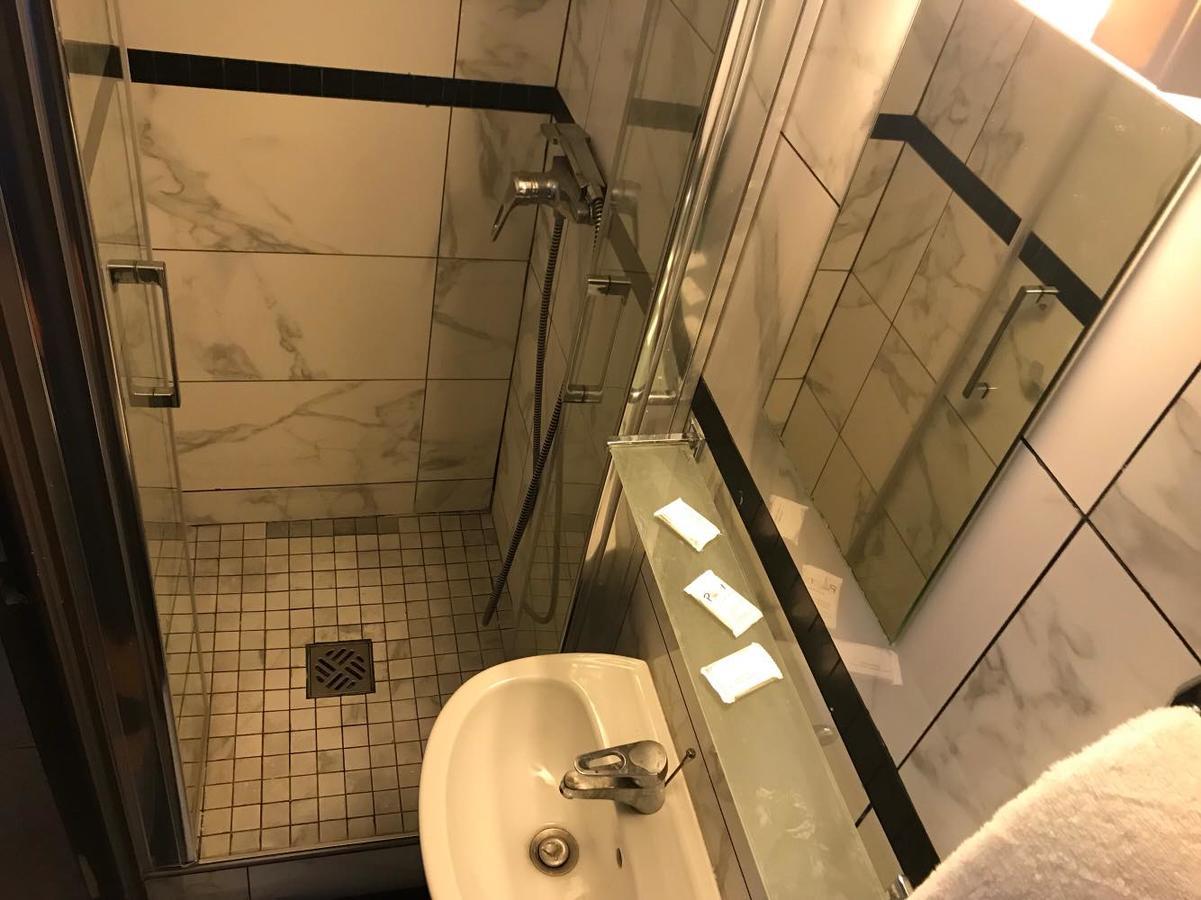 Hotel Des Fontaines Párizs Kültér fotó